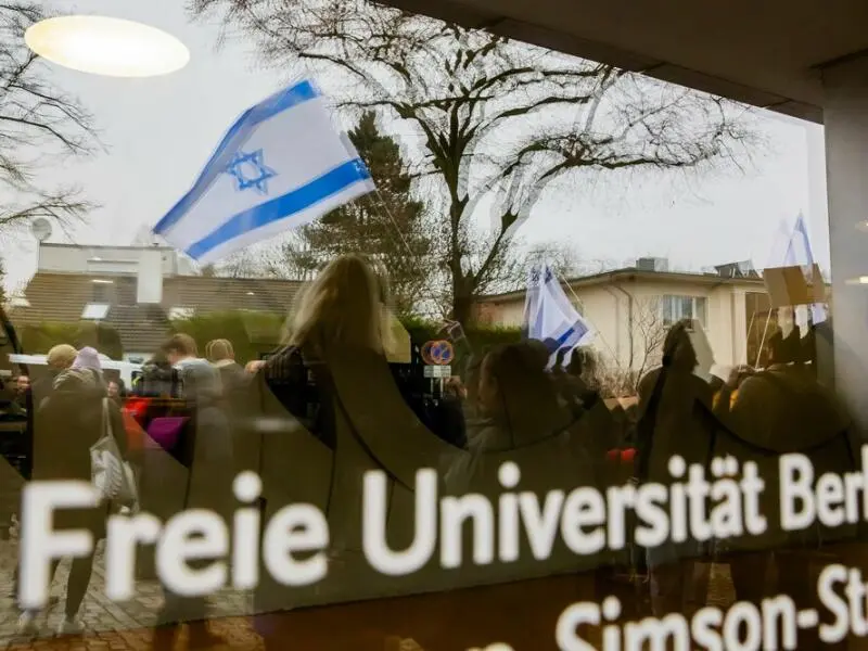 Stiller Protest für Sicherheit jüdischer Studierender an der FU