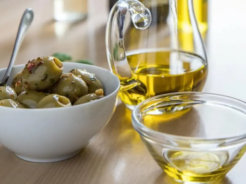 Olivenöl im Glas