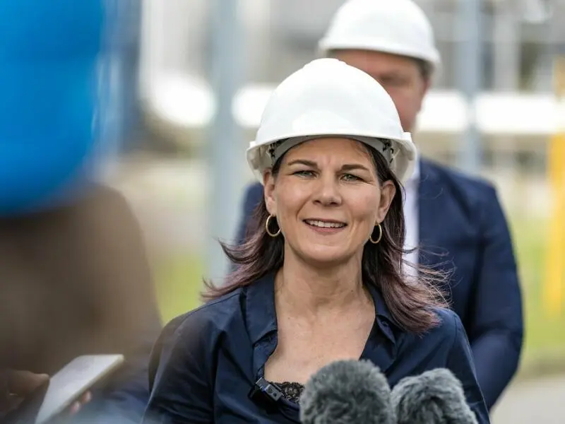 Außenministerin Baerbock besucht Heizkraftwerk Cottbus