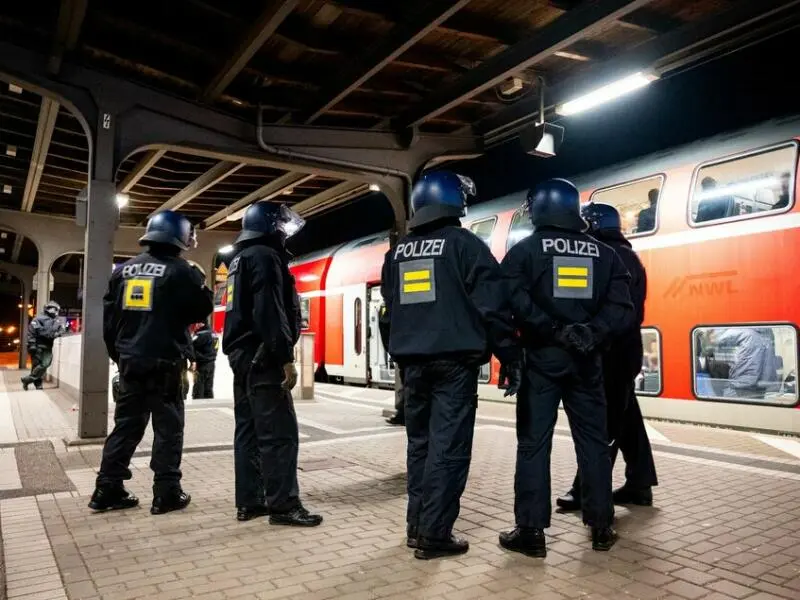 Bundespolizei stoppt Zug mit HSV-Fans
