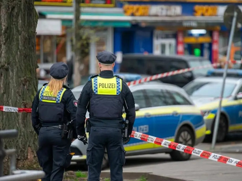 Mann in Hamburg angeschossen - lebensgefährlich verletzt