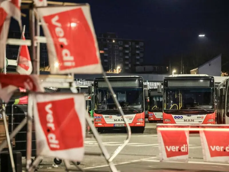 Warnstreiks im kommunalen Nahverkehr - Köln
