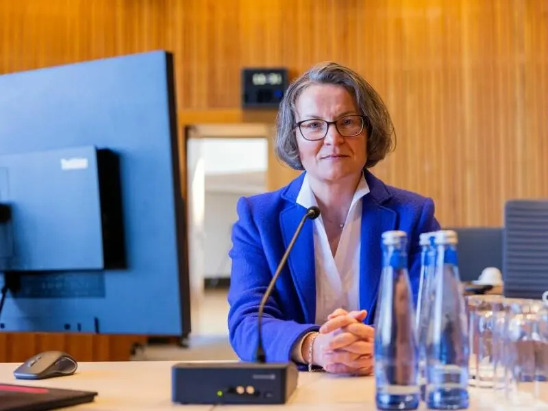 NRW-Bauministerin Scharrenbach vor Untersuchungsausschuss