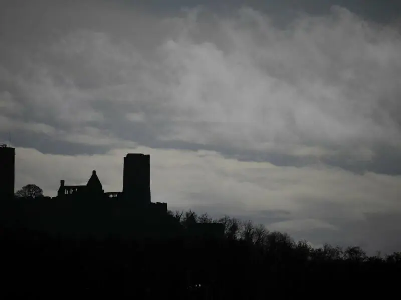 Wolken über der Burg Münzenberg
