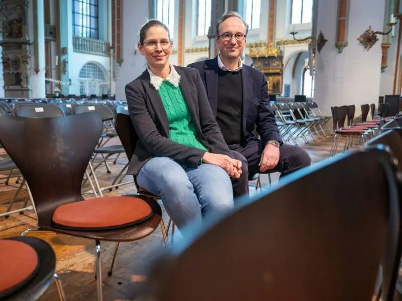 Kirchen suchen Nachwuchs - Pastoren-Paare als Modell?