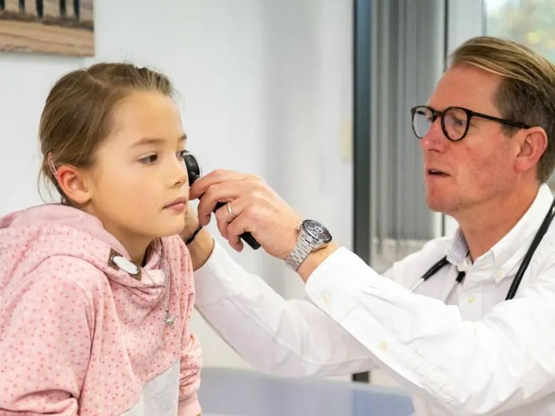 Ein Kind beim Arzt