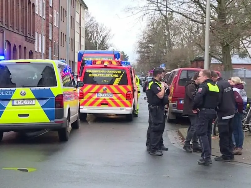 Ein Toter nach Brand in Mehrfamilienhaus in Hannover entdeckt
