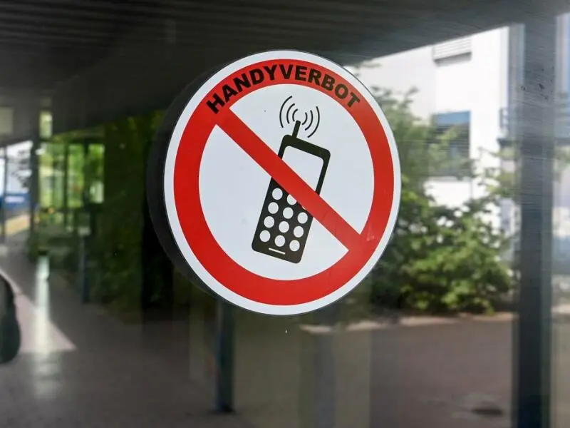 Bildungsministerium: Vorerst kein gesetzliches Handyverbot