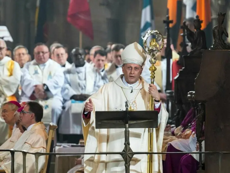 Amtseinführung des neuen Erzbischofs Gössl
