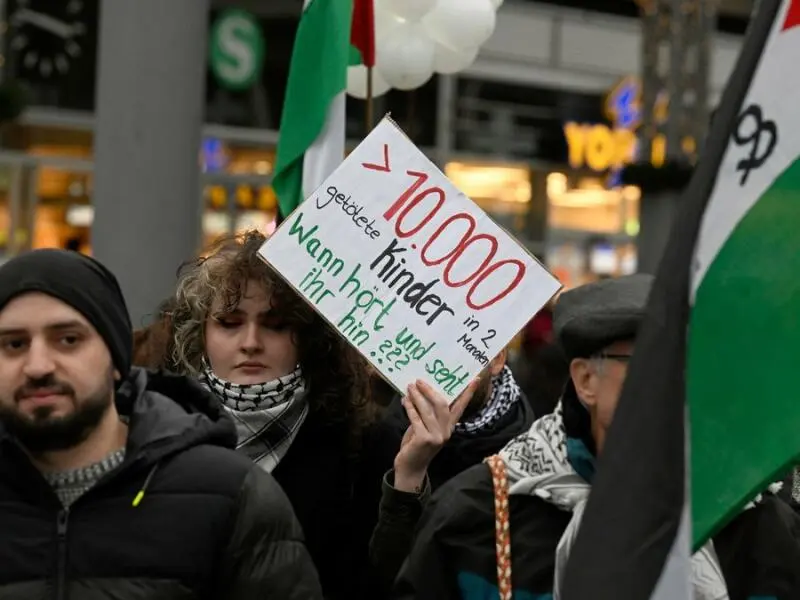 Nahostkonflikt - Pro-Palästina-Kundgebung in Köln