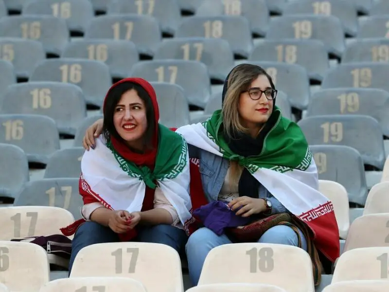 Iranische Frauen in einem Fußballstadion