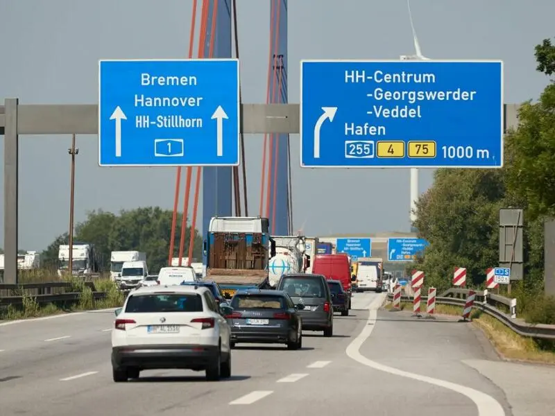 Bauarbeiten am Autobahndreieck Norderelbe - Staugefahr auf A1