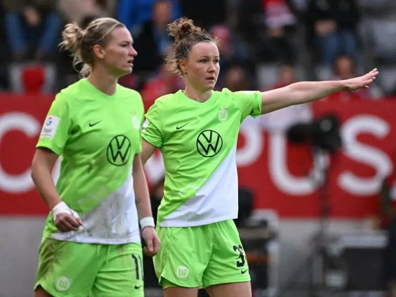Alexandra Popp und Marina Hegering vom VfL Wolfsburg