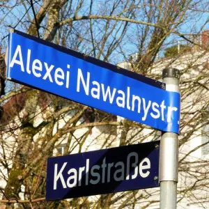 Unbekannte benennen Hamburger Straße in Nawalny-Straße um
