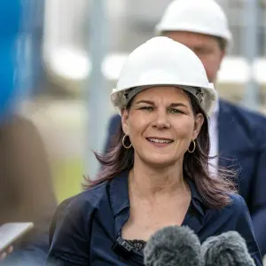 Außenministerin Baerbock besucht Heizkraftwerk Cottbus