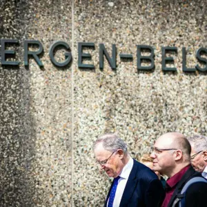 Ministerpräsident Weil besucht Gedenkstätte Bergen-Belsen