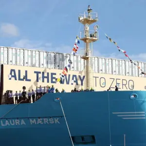 Erstes mit grünem Methanol betriebenes Containerschiff