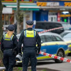 Mann in Hamburg angeschossen - lebensgefährlich verletzt