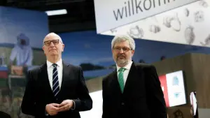 Ministerpräsident Woidke (l.) und Landwirtschaftsminister Vogel