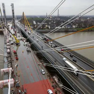 A 40-Brücke Neuenkamp bei Duisburg