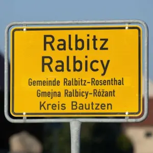 Ortstafel Ralbitz