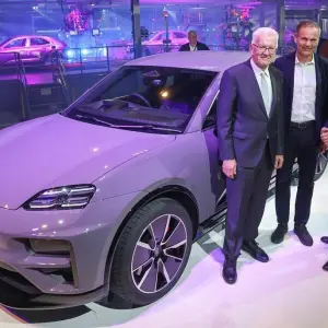 Porsche feiert Start der Elektromobilität in Leipzig