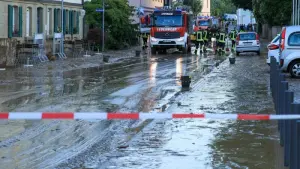 Überflutete Straßen nach Gewitter
