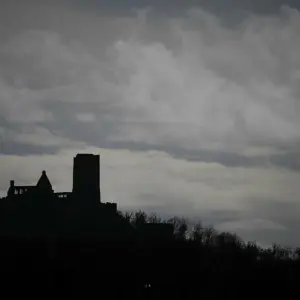 Wolken über der Burg Münzenberg