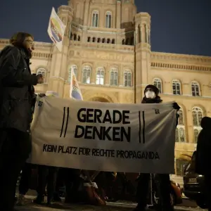 Demonstration gegen Rechts vor dem Roten Rathaus