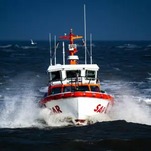 Seenotretter suchen vermissten Schlauchbootfahrer