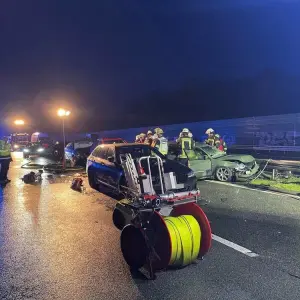 Unfall mit mehreren Fahrzeuge auf A2 bei Bielefeld