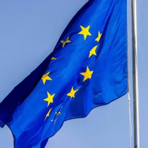 Eine Europaflagge weht vor dem EU-Parlament in Straßburg