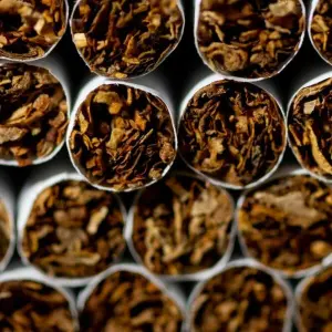 Mehr als 10 000 unversteuerte Zigaretten im Gepäck