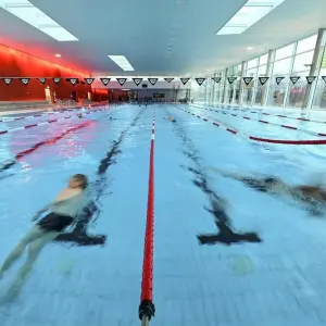 Schwimmsport im Hallenbad