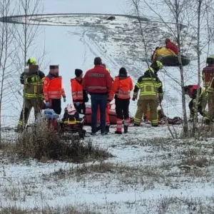Feuerwehr rettet ins Eis eingebrochenen Mann