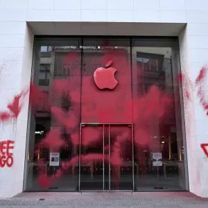 Apple Store in Berlin beschmiert