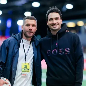 Lukas Podolski (l) und Mats Hummels