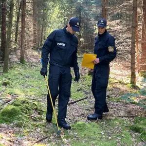 Vermisste Frau: Polizei durchsucht Wald bei München