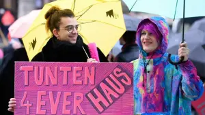 Plenarsitzung Berliner Abgeordnetenhaus - Protest