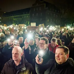 NRW-Ministerpräsident Wüst beteiligt sich an Demo gegen AfD