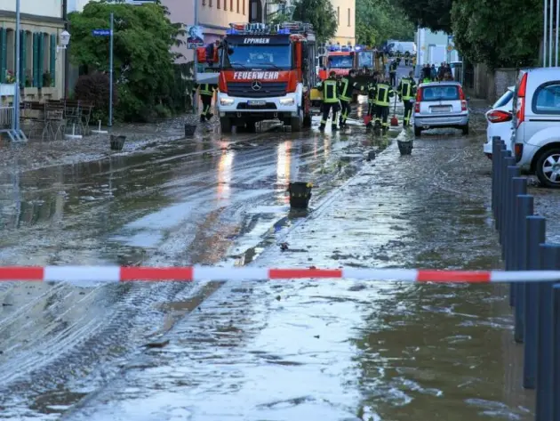 Überflutete Straßen nach Gewitter