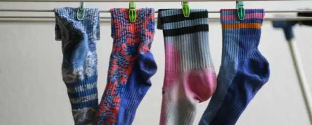 Socken auf einem Wäscheständer