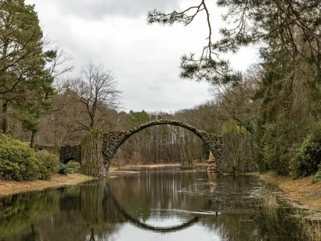Rakotzbrücke im Kromlauer Rhododendronpark