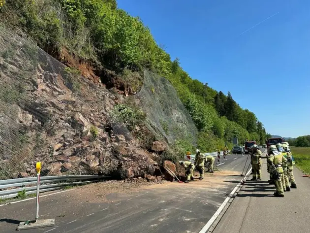 Bundestraße 294 nach Erdrutsch gesperrt