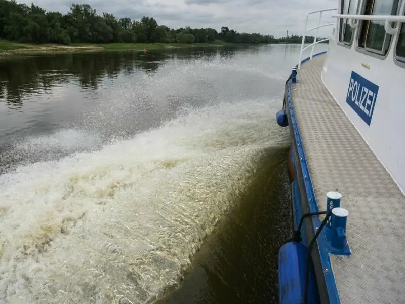 Kontrollen der Wasserschutzpolizei Magdeburg