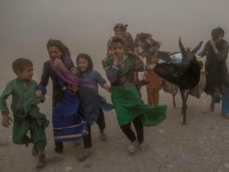 Afghanische Kinder und Frauen