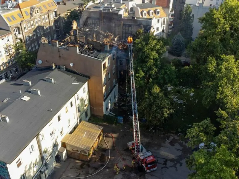 Zwei Feuerwehrleute sterben bei Rettungsarbeiten