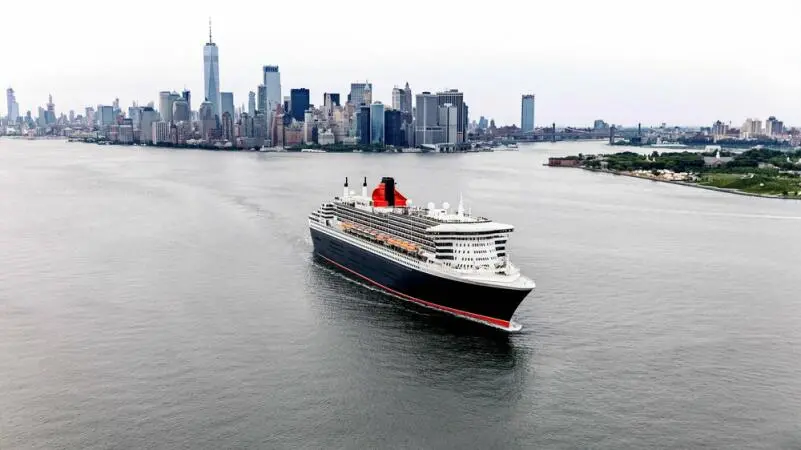 Queen Mary 2 vor New York