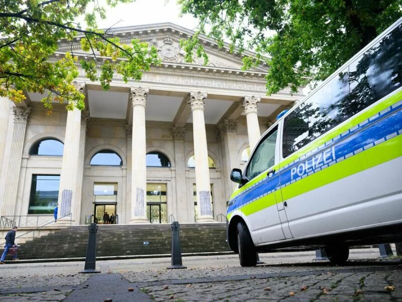 Landtag Niedersachsen - Beschädigungen durch Parolen