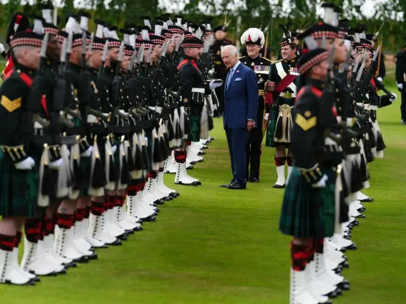 König Charles III. besucht Schottland zur Holyrood Week